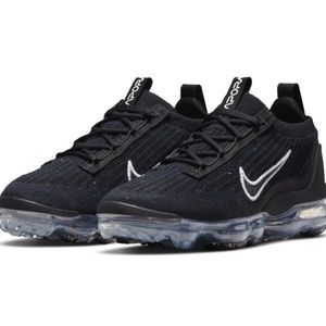 Women’s Nike Air Vapormax 2021 Fly Knit Size 8 Black/White-Metallic Silver
